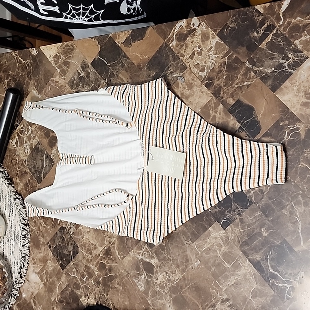 Swimwear - Picture 4 of 6